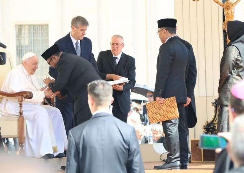 Menteri Agama Yaqut Kholil Qoumas bertemu Paus Fansiskus. (Foto: Kemenag)