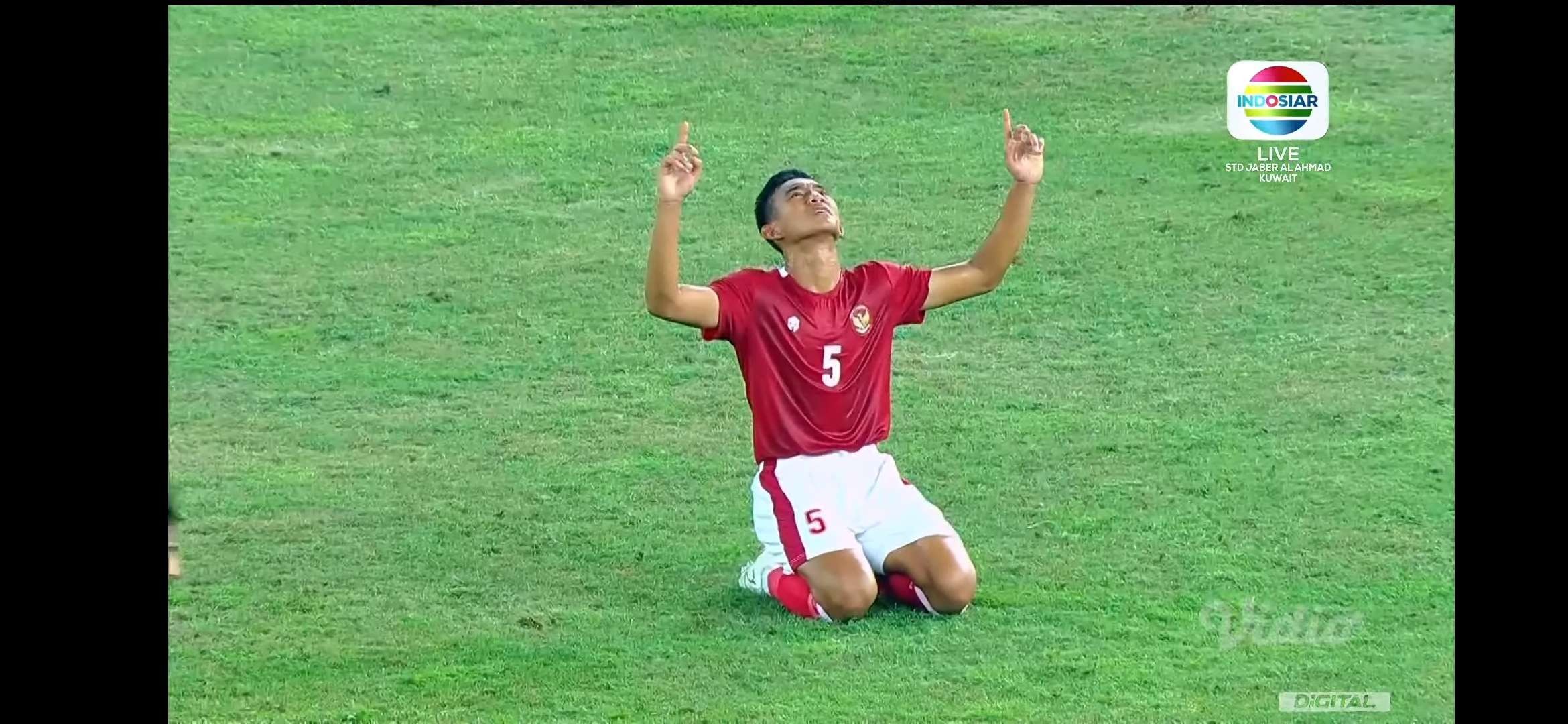 Selebrasi Rizki Ridho usai Timnas Indonesia menang 2-1 atas Kuwait. (Foto: Capture Live Pertandingan)