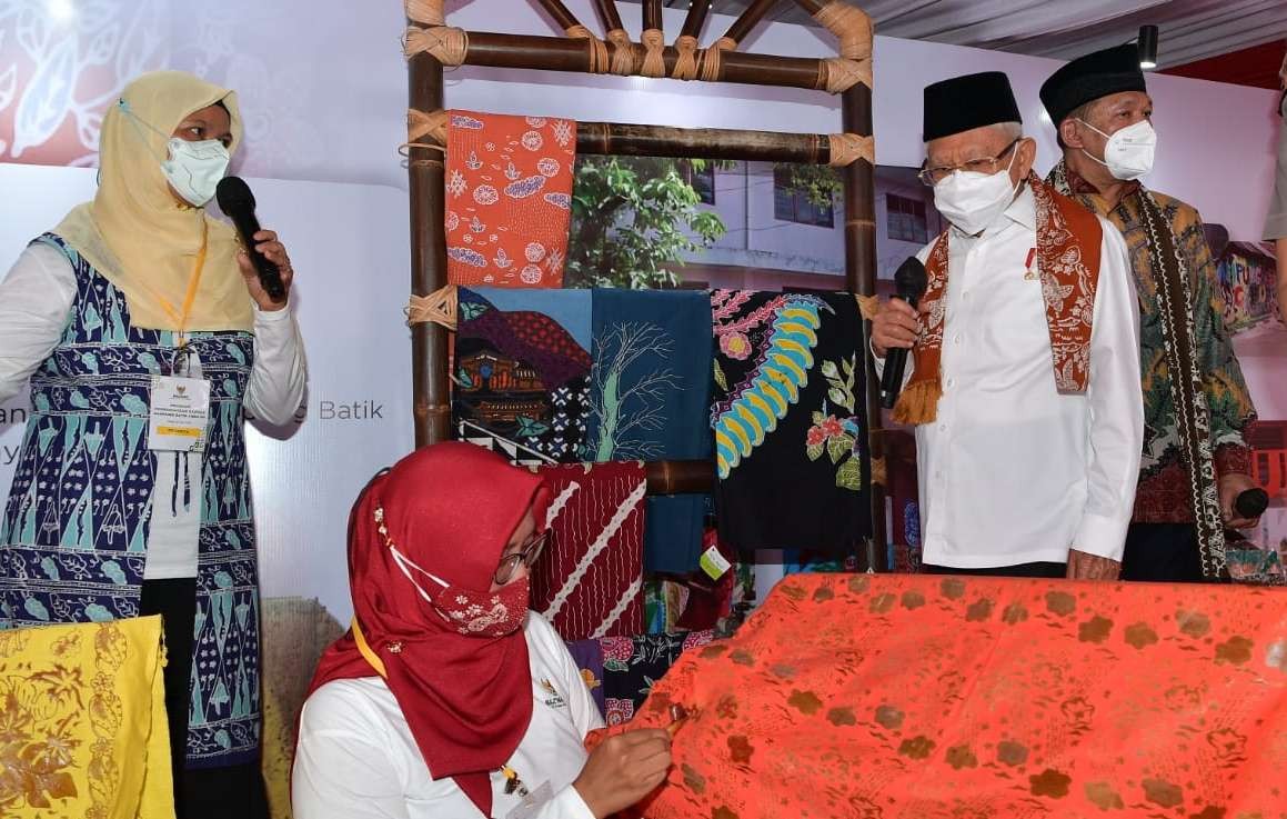 Wapres meninjau kampung batik Cibuluh Bogor (Foto: Setwapres)