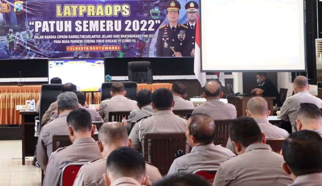 Personel Polresta Banyuwangi mengikuti Latpraops Operasi Patuh Semeru 2022 (foto: istimewa)