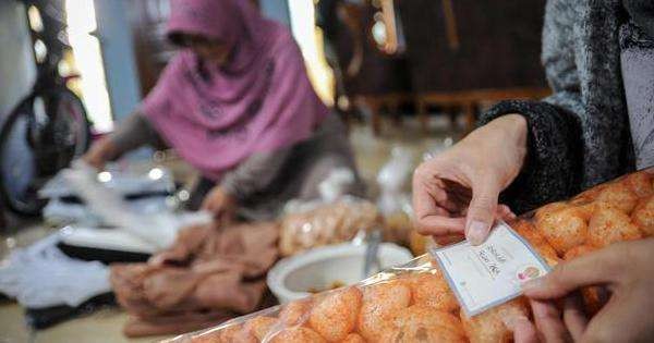 Perdagangan makanan halal, menepis isu babi minang. (Foto: Istimewa)