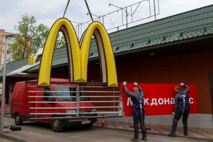 Restoran cepat saji McDonalds meninggalkan Rusia dampak dari perang melawan Ukraina. (Foto: Reuters)