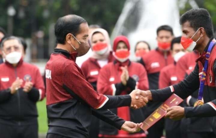 Presiden Jokowi bersama menerima atlet yang berlaga di SEA Games ke-31 Vietnam. (Foto: Setpres)