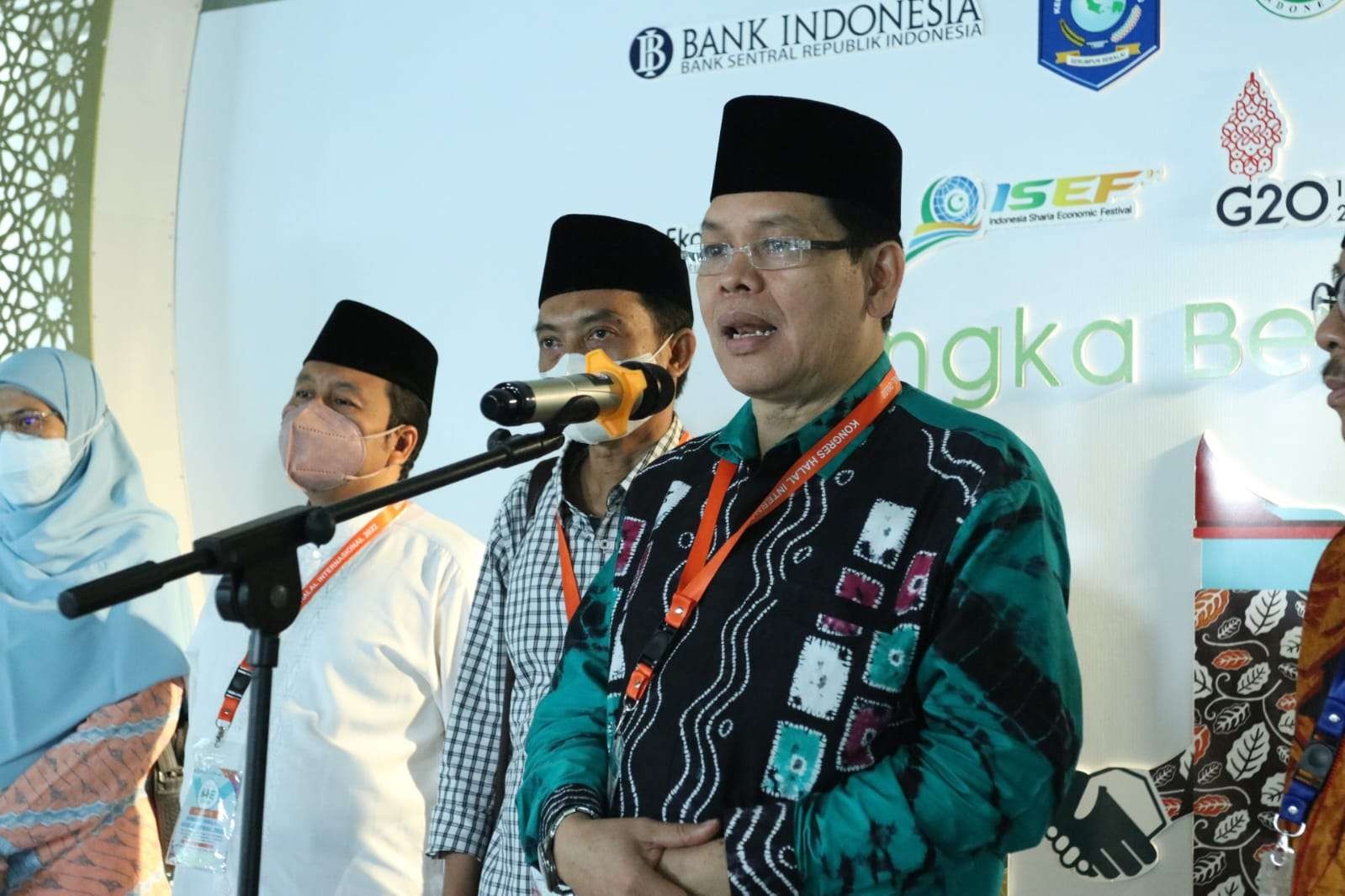 Sekretaris Jenderal Majelis Ulama Indonesia (Sekjen MUI), Amirsyah Tambunan, saat Konfrensi Pers hari kedua Kongres Halal Internasional MUI, di Bangka Belitung, Rabu 15 Juni 2022. (Foto: Istimewa)
