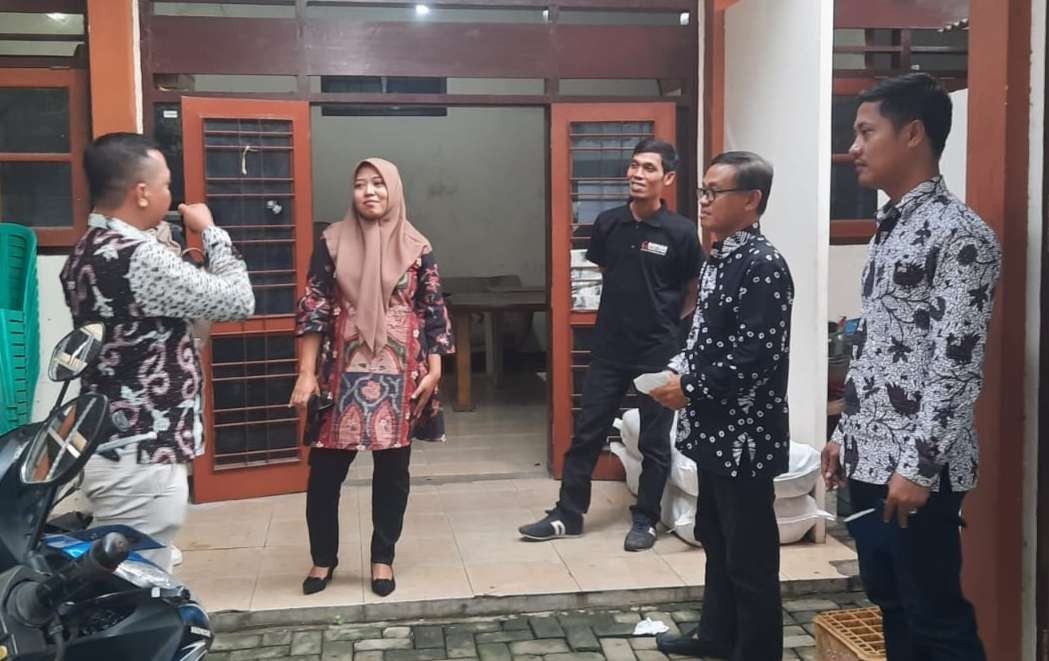 Koordinator Divisi Penanganan Pelanggaran Bawaslu Jawa Timur, Ikhwanudin Alfianto saat meninjau kantor Bawaslu Tuban (Foto: Dokumen Bawaslu Tuban)