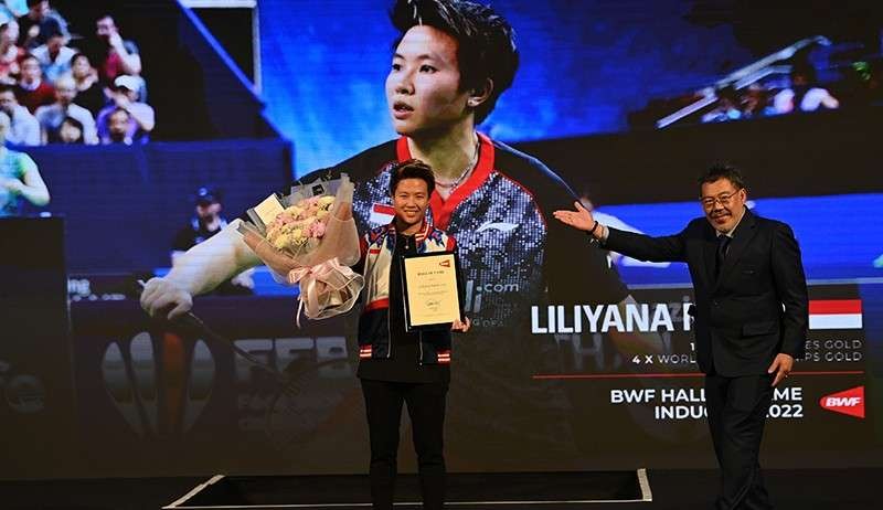 Pebulutangkis Liliyana Natsir menerima penghargaan Hall of Fame dari BWF. (Foto: Ant)