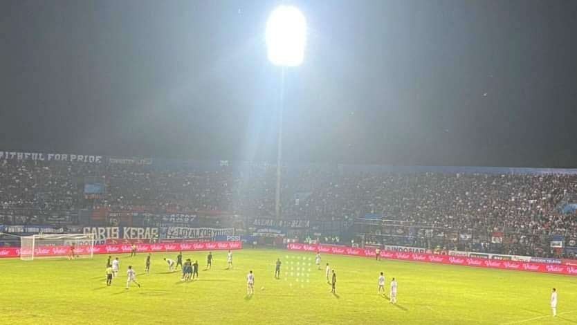 Laga Arema FC vs Persikabo di Stadion Kanjuruhan, Malang. Arema lolos ke babak 8 besar Piala Presiden 2022. (Foto: Lalu Theo/Ngopibareng.id)