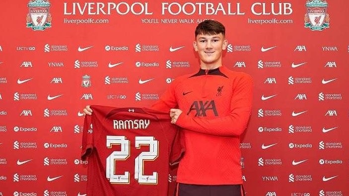 Pemain muda Calvin Ramsay resmi berseragam Liverpool. (Foto: Liverpool FC)