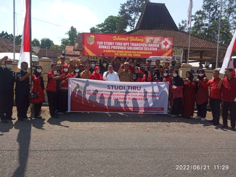 Rombongan UPT transfusi darah Dinkes Sulawesi Selatan bersama delapan rumah sakit menuju Kantor UDD PMI Kabupaten Jember untuk studi meniru tentang Teknologi Pengelolaan Darah. (Foto: Istimewa)