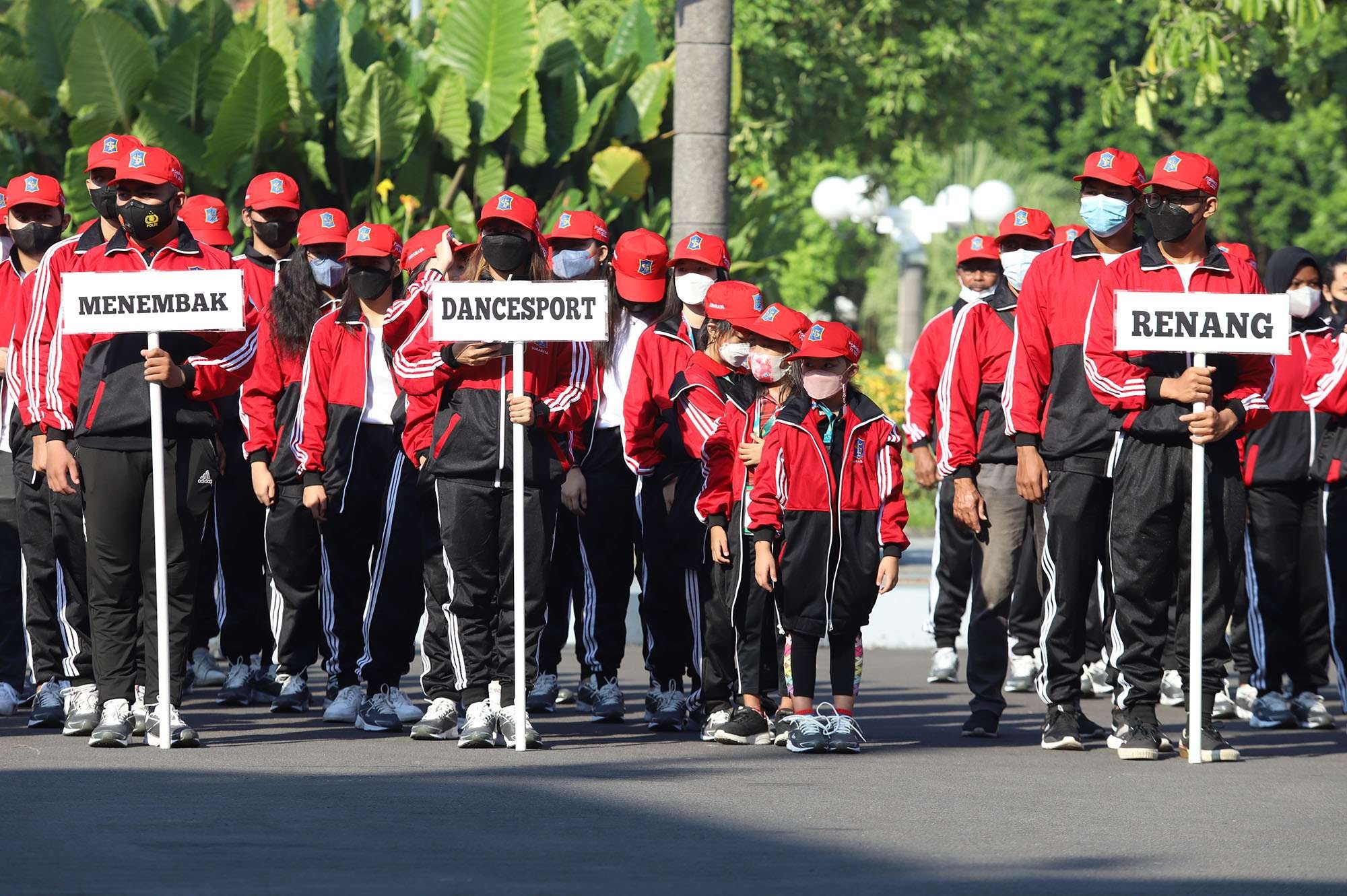Para atlet Surabaya yang akan berangkat berlaga dalam ajang Porprov Jatim 2022. (Foto: Istimewa)