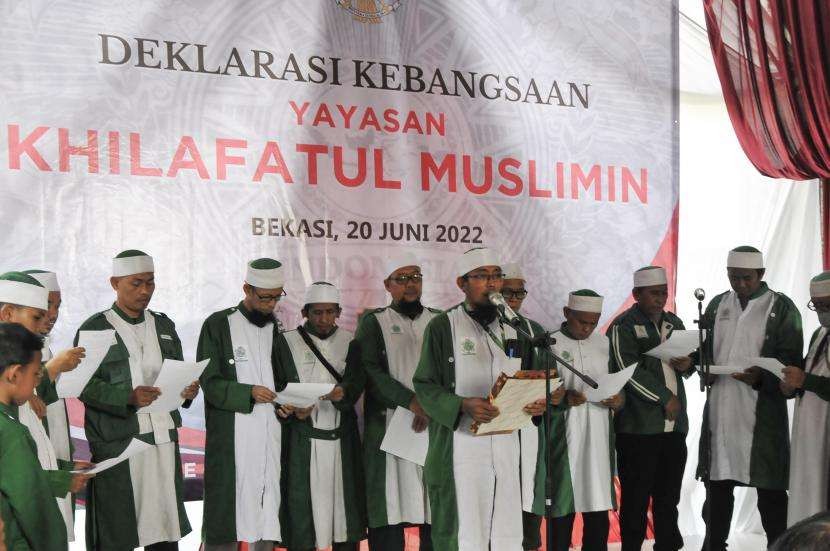Belasan anggota Khilafatul Muslimin berikrar setia kepada NKRI dan keluar dari organisasinya. (Foto: Ant)
