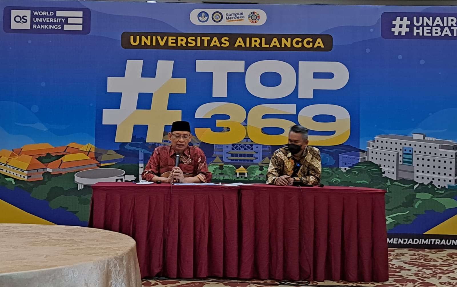 Rektor Unair Prof Nasih menyarankan peserta jalur mandiri realistis pilih prodi sesuai nilai. (Foto: Pita Sari/Ngopibareng.id)