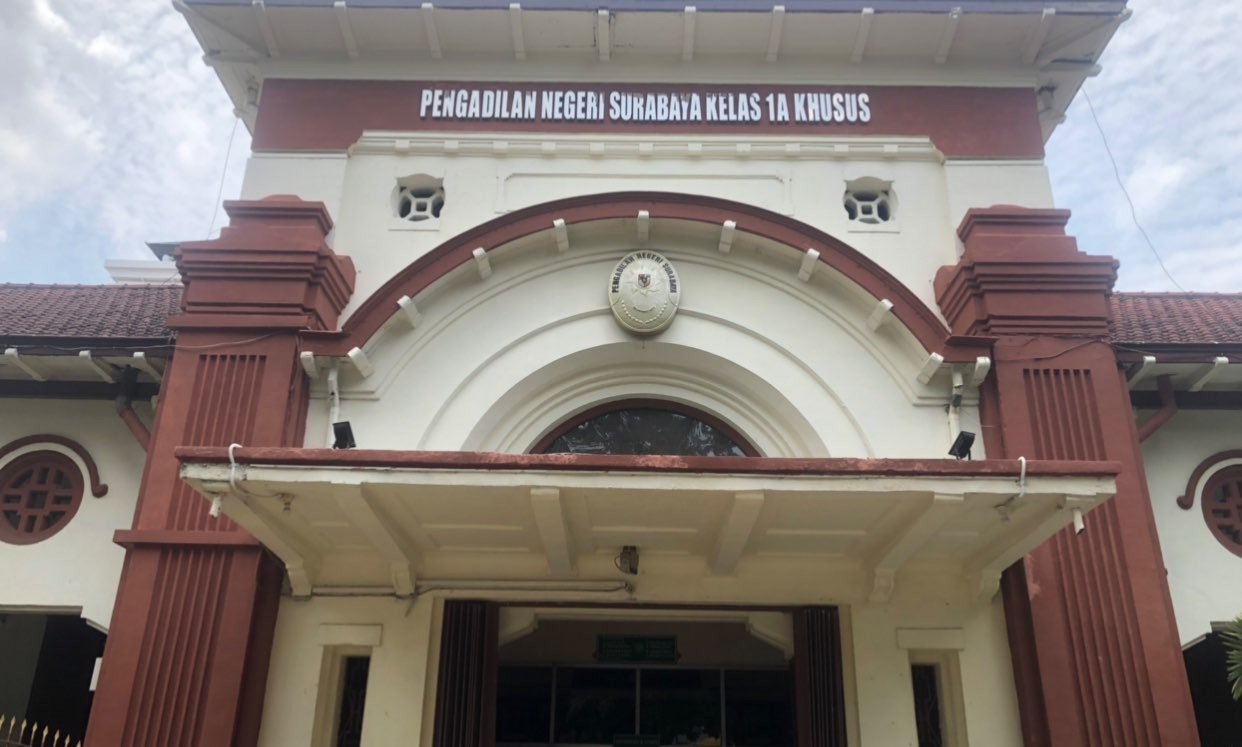 Kantor Pengadilan Negeri (PN) Surabaya digugat, usai kabulkan permintaan nikah beda agama. (Foto: Andhi Dwi/Ngopibareng.id)