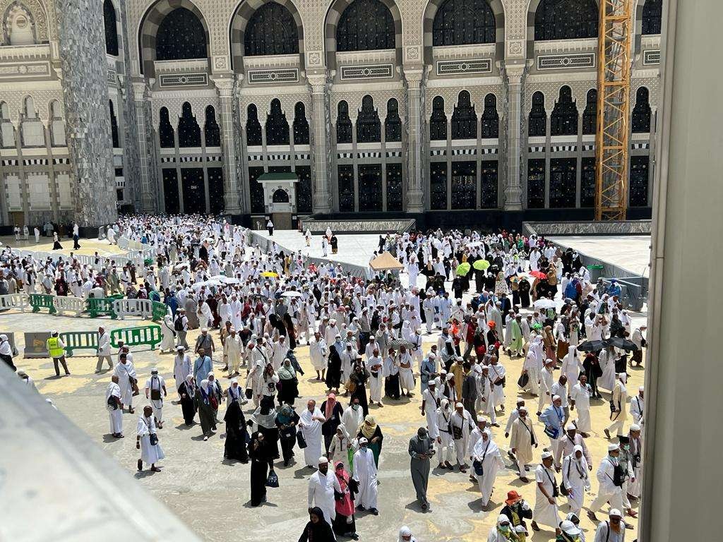 Ribuan jamaah haji Indonesia mengikuti shalat Jumat berjamaah di Masjidil Haram. (Foto: Istimewa)