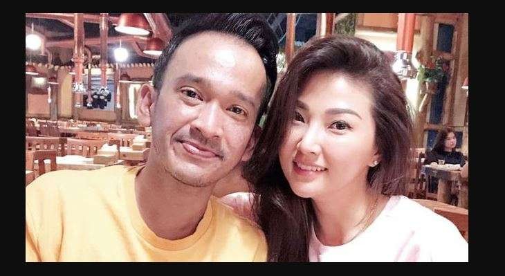 Pasangan Ruben Onsu dan Sarwendah sama-sama menguatkan dalam kondisi sakit. (Foto: Instagram)