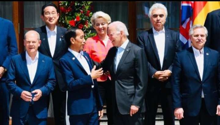 Presiden Jokowi bersama beberapa kepala negara anggota G-7. (Foto: Setpres)