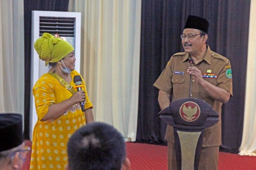 Walikota Pasuruan berdialog dengan warga untuk upaya revitalisasi penataan Alun-alun. (Foto: Istimewa)