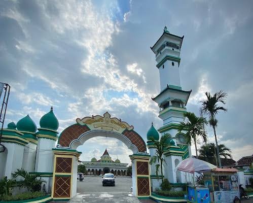 Pintu gerbang suatu masjid mencerminkan keindahan. (Foto:Istimewa)