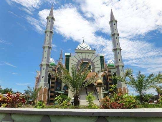 Masjid Agung Mamuju Sulawesi Barat. (Foto:travellers)