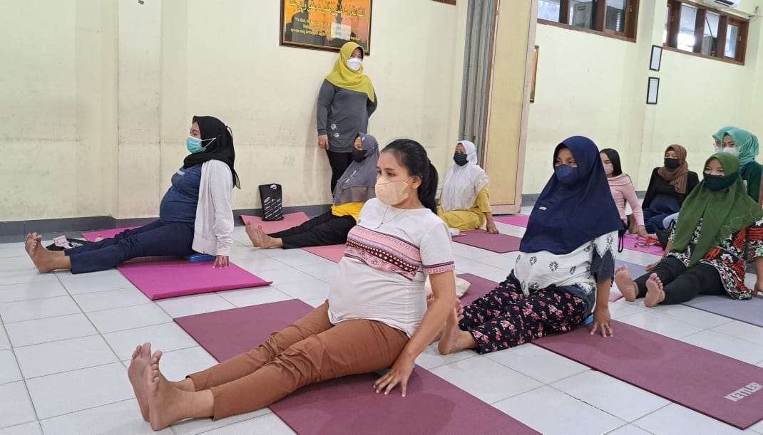 Yoga kehamilan yang dilakukan Unusa dalam rangka memperingati HUT IBI ke-71. (Foto: Pita Sari/Ngopibareng.id)
