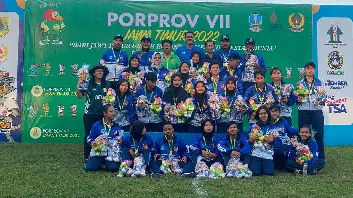 Tim sepak bola putri Lamongan raih medali perunggu setelah tim Malang didiskualifikasi. (Foto: Istimewa)