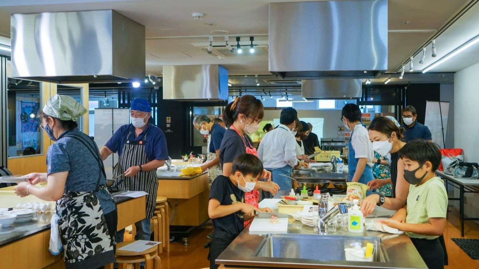KBRI Tokyo menggelar kegiatan promosi bertajuk “Taste of Indonesia: Unagi Kabayaki and Nasi Goreng” di kawasan Pasar Ikan Tsukiji, Tokyo. (Foto: Dokumen KBRI Tokyo)