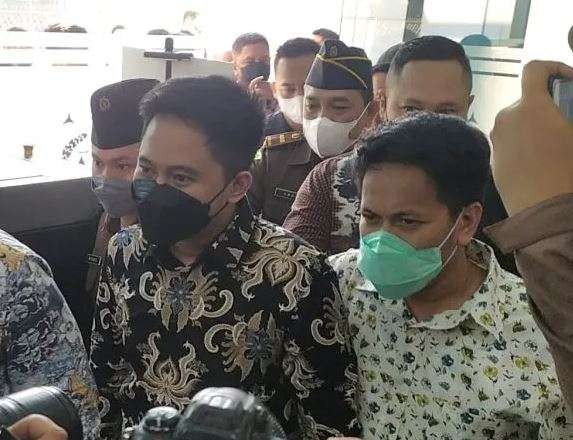 Doni Salmanan jadi tahanan Lembaga Pemasyarakatan (Lapas) Kebonwaru, Kota Bandung, jelang sidang kasus investasi bodong di Pengadilan Negeri Bandung. (Foto: ANTARA)