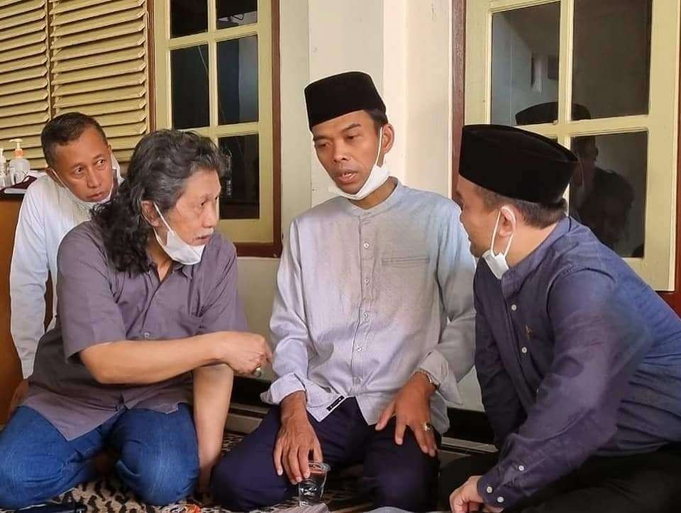 Ustad Abdul Somad bersama Emha Ainun Nadjib alias Mbah Nun di Yogyakarta. (Foto: Istimewa)
