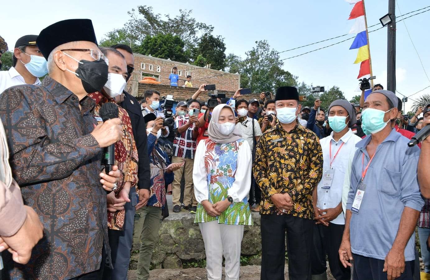 Masyarakat diimbau memperketat lagi pemakaian masker yang sempat dikendorkan aturannya, khusus di tempat terbuka. (Foto: Istimewa)