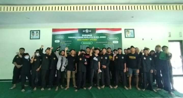 Puluhan anggota Pagar Nusa Jember, perwakilan dari delapan PAC mendatangi Kantor PCNU Jember, Jawa Timur. (Foto: Rusdi/Ngopibareng.id)