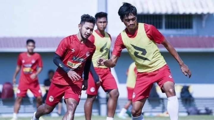 Pemain Arema FC saat menjalani sesi latihan jelang laga semifinal Piala Presiden (Instagram:@aremafcofficial)