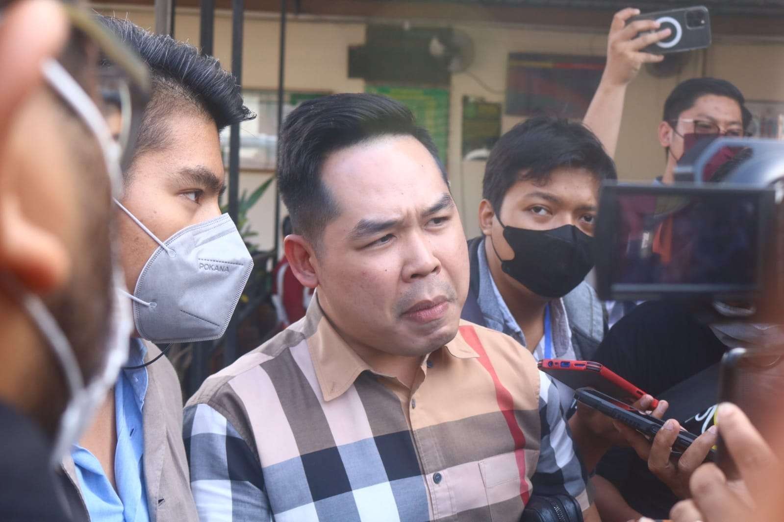 Kuasa hukum terdakwa, Jeffry Simatupang saat berada di Pengadilan Negeri Kota Malang (Foto: Lalu Theo/Ngopibareng.id)