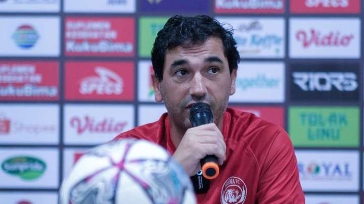 Pelatih Kepala Arema FC, Eduardo Almeida saat sesi jumpa pers Piala Presiden (Instagram:@aremafcofficial)