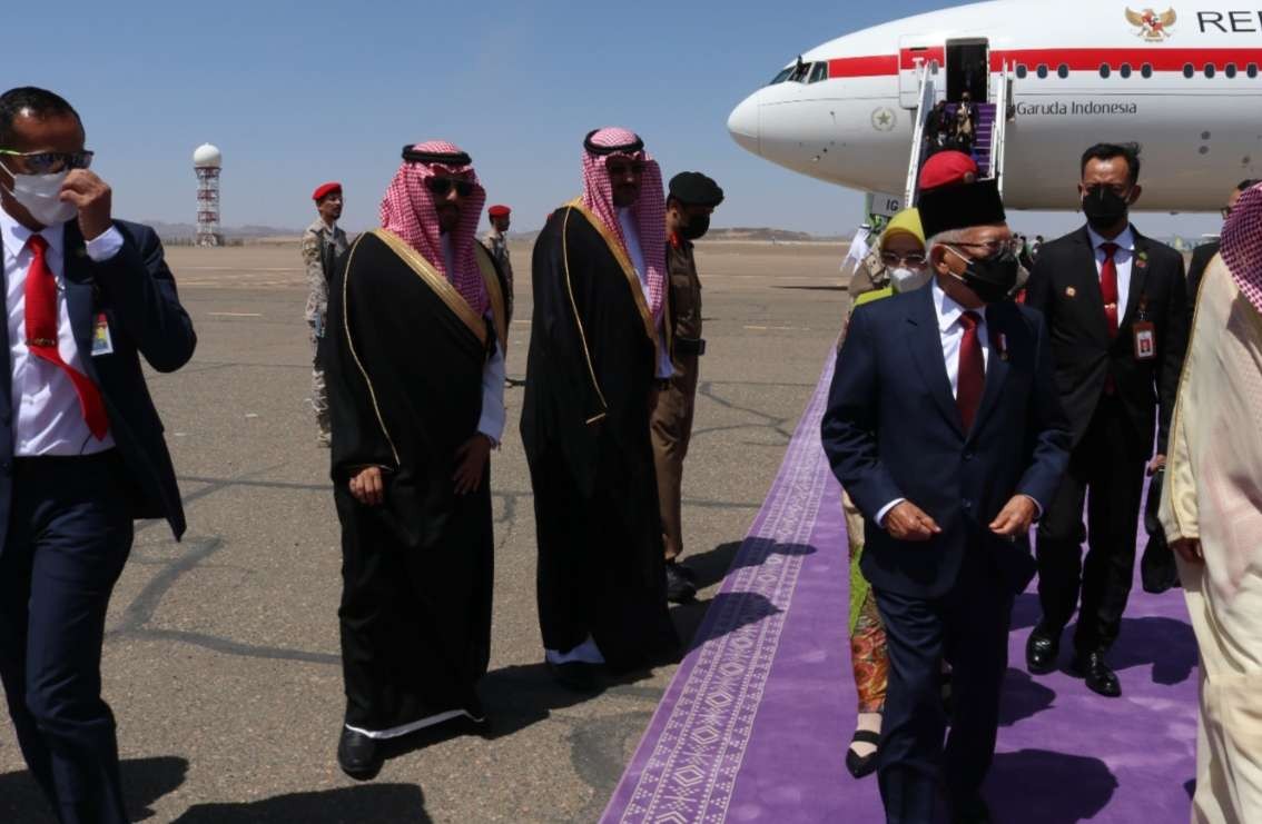 Wapres Ma'ruf Amin tiba di Bandara Internasional Royal Madinah untuk memulai prosesi ibadah haji di Kota Suci Makkah dan wukuf di Padang Arafah yang menjadi puncak ibadah haji. (Foto: Setwapres)