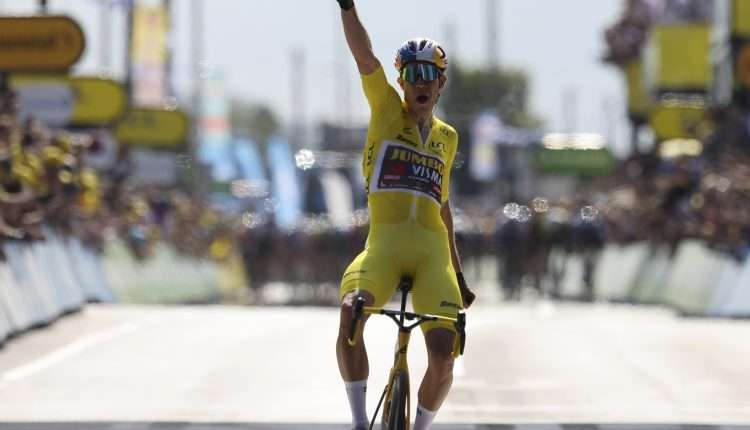 Wout vn Aert (Jumbo-Visma) berhasil menjadi juara di Tour de France etape 4 dan memperkokoh puncak klasemen GC. (Foto: Istimewa)