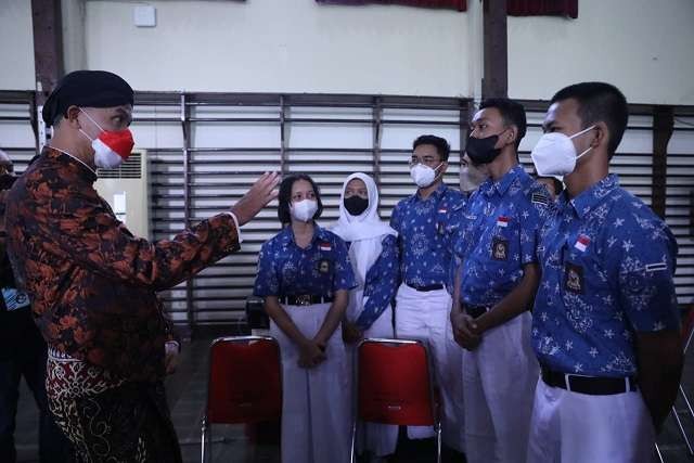Gubernur Jawa Tengah Ganjar Pranowo sidak ke beberapa sekolah di hari terakhir Penerimaan Peserta Didik Baru (PPDB) Jawa Tengah tahun ajaran 2022/2023, Kamis 7 Juli 2022. (Foto: Istimewa)