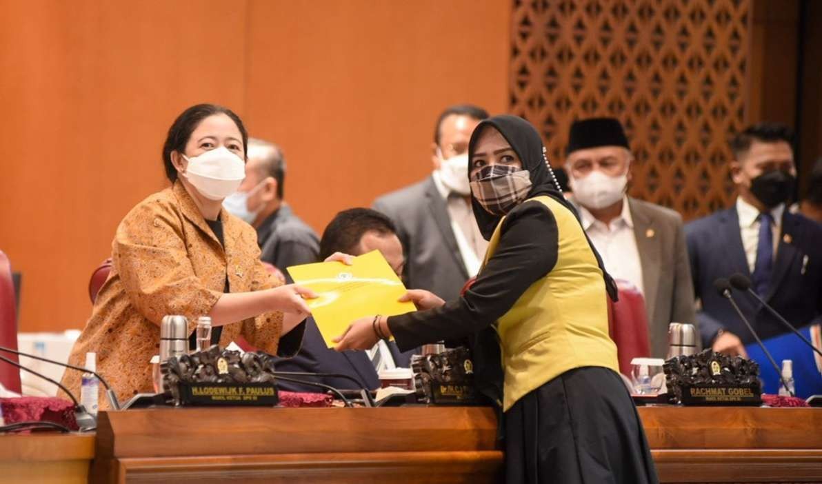 Ketua DPR Puan Maharani menerima pandangan akhir fraksi untuk menyetujui pengesahan RUU Pemasyarakatan menjadi UU dalam rapat paripurna Kamis, 7 Juli 2022. (Foto: Istimewa)
