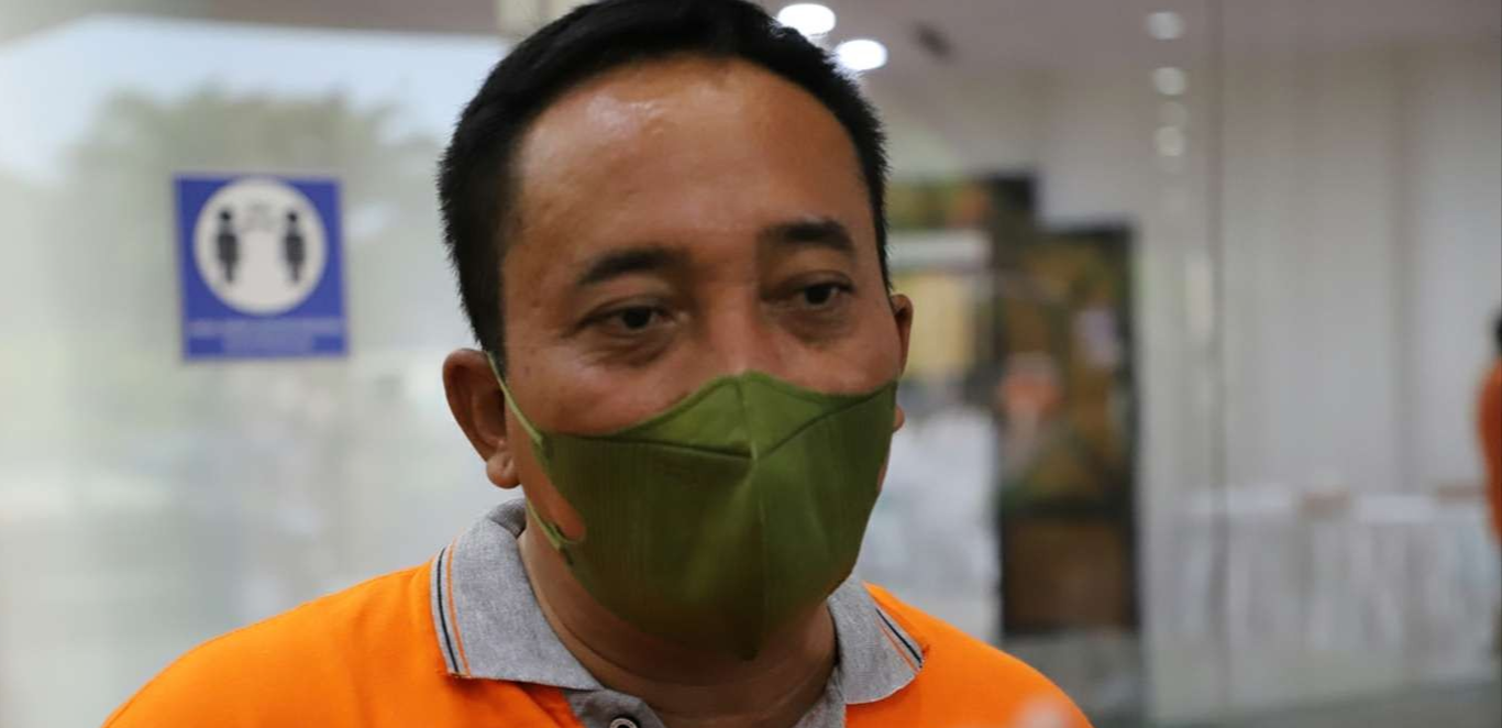 Kepala Dinas Lingkungan Hidup Agus Hebi Djuniantoro saat memaparkan pengurangan penggunaan plastik di Surabaya. (Foto: Pita Sari/Ngopibareng.id)