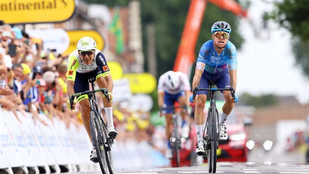 Simon Clarke (Israel PremierTech) memenangkan Tour de France etape 5 dengan photo finish
