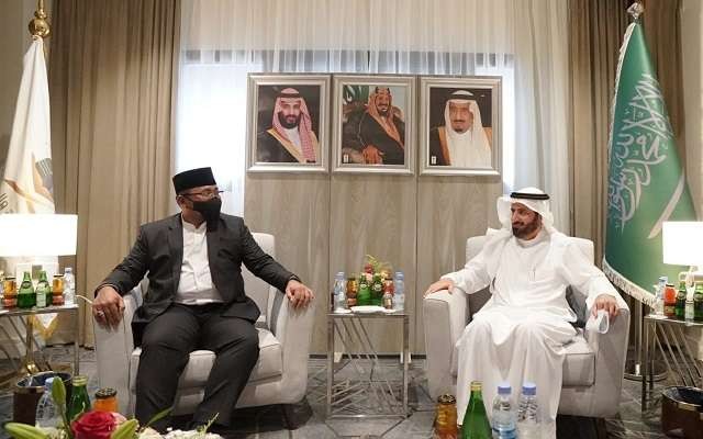 Pertemuan Menteri Agama Yaqut Cholil Qoumas dengan Menteri Haji dan Umrah Arab Saudi Tawfiq F Rabiah di Mina, membahas persiapan haji 2023. (Foto: Istimewa)