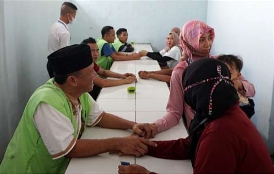Keluarga warga binaan bisa bertemu langsung dengan warga binaan di dalam Lapas Klas IIB Bondowoso.(Foto: Istimewa)