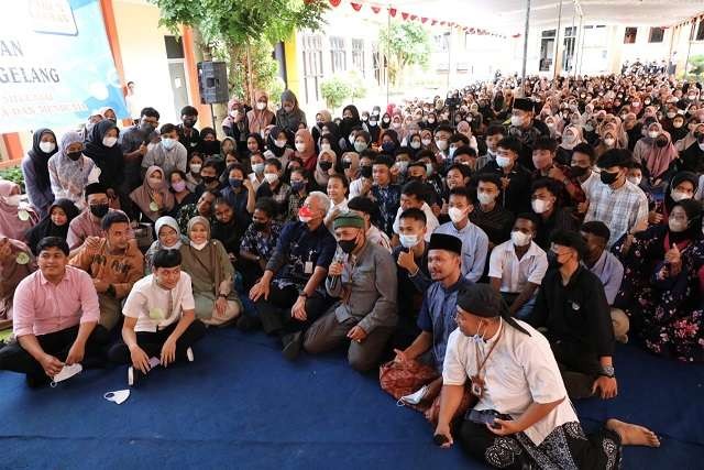 Gubernur Jawa Tengah, Ganjar Pranowo saat kunjungan di SMK Kesehatan Citra Medika Kota Magelang (Cimed). Sekolah kejuruan yang mempersiapkan lulusannya untuk bekerja. (Foto: Istimewa)