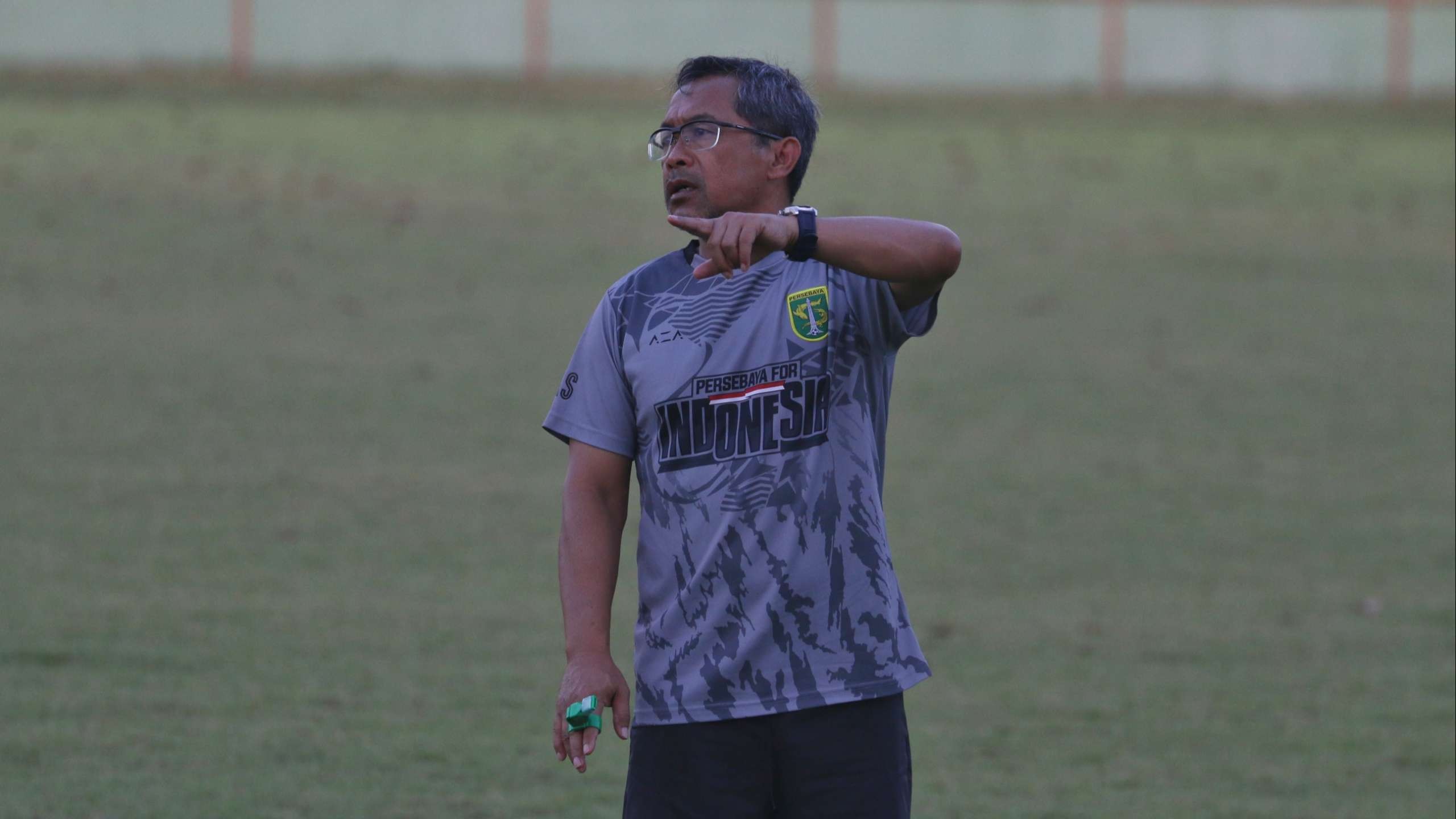 Pelatih Persebaya, Aji Santoso, mengakui akan meminjamkan beberapa pemainnya ke klub Liga 2. (Foto: Fariz Yarbo/Ngopibareng.id)