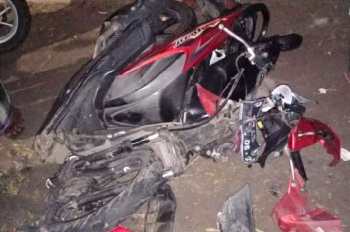 Kondisi sepeda motor milik pelajar SMA yang meninggal dalam kecelakaan ringsek. (Foto: Dokumen Polres Situbondo)
