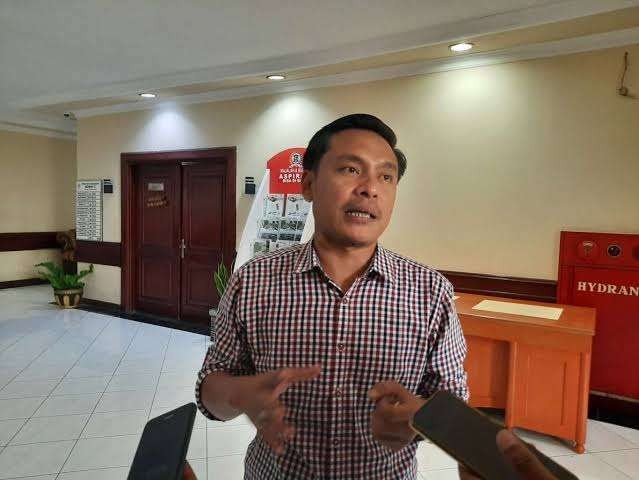Anggota Komisi A DPRD Surabaya Arif Fathoni nilai viralnya cuitan di Twitter sebagai pelajaran ASN Surabaya. (Foto: Alief Sambogo/Ngopibareng.id)