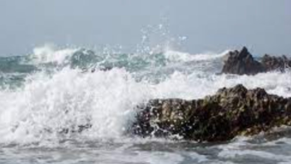 Badan Meteorologi, Klimatologi, dan Geofisika (BMKG), memprakirakan gelombang tinggi akan muncul di perairan Madura dan Banyuwangi, hari ini. (Foto: ist)