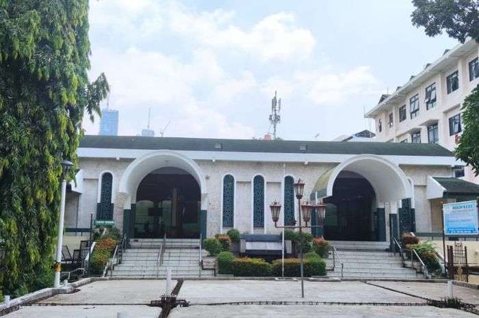 Masjid Agung Sunda Kelapa, tempat beribadah bersejarah di Jakarta. (Foto: travellers)