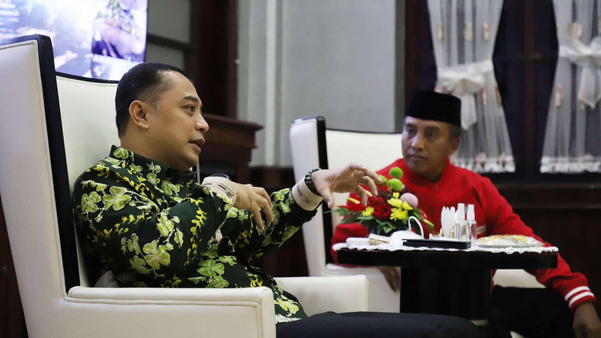 Pertemuan Walikota Surabaya bersama Rektor Unesa, Nur Hasan di ruang kerja walikota. (Foto: Istimewa)