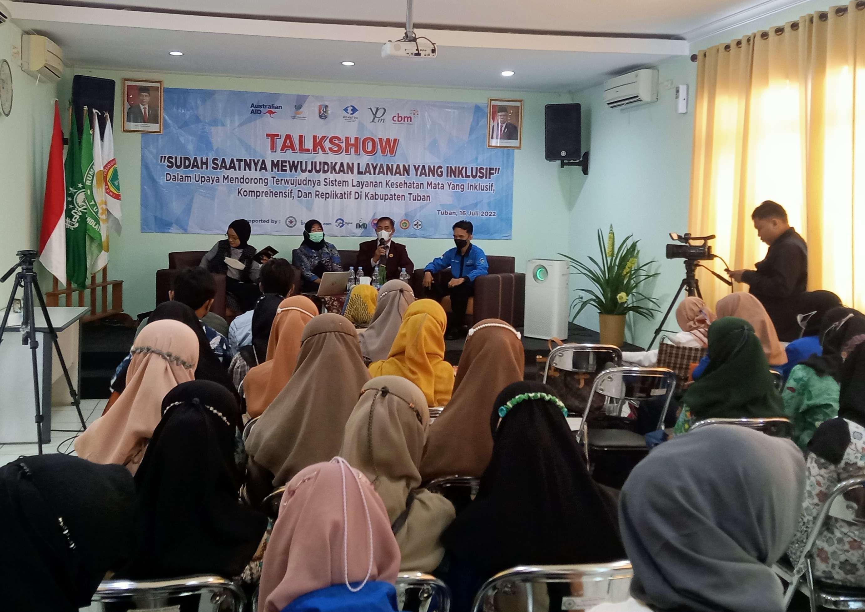 Kegiatan Talkshow yang diselenggarakan oleh Yayasan Paramitra dengan peserta para mahasiswa di RSNU Tuban (Khoirul Huda/Ngopibareng.id)