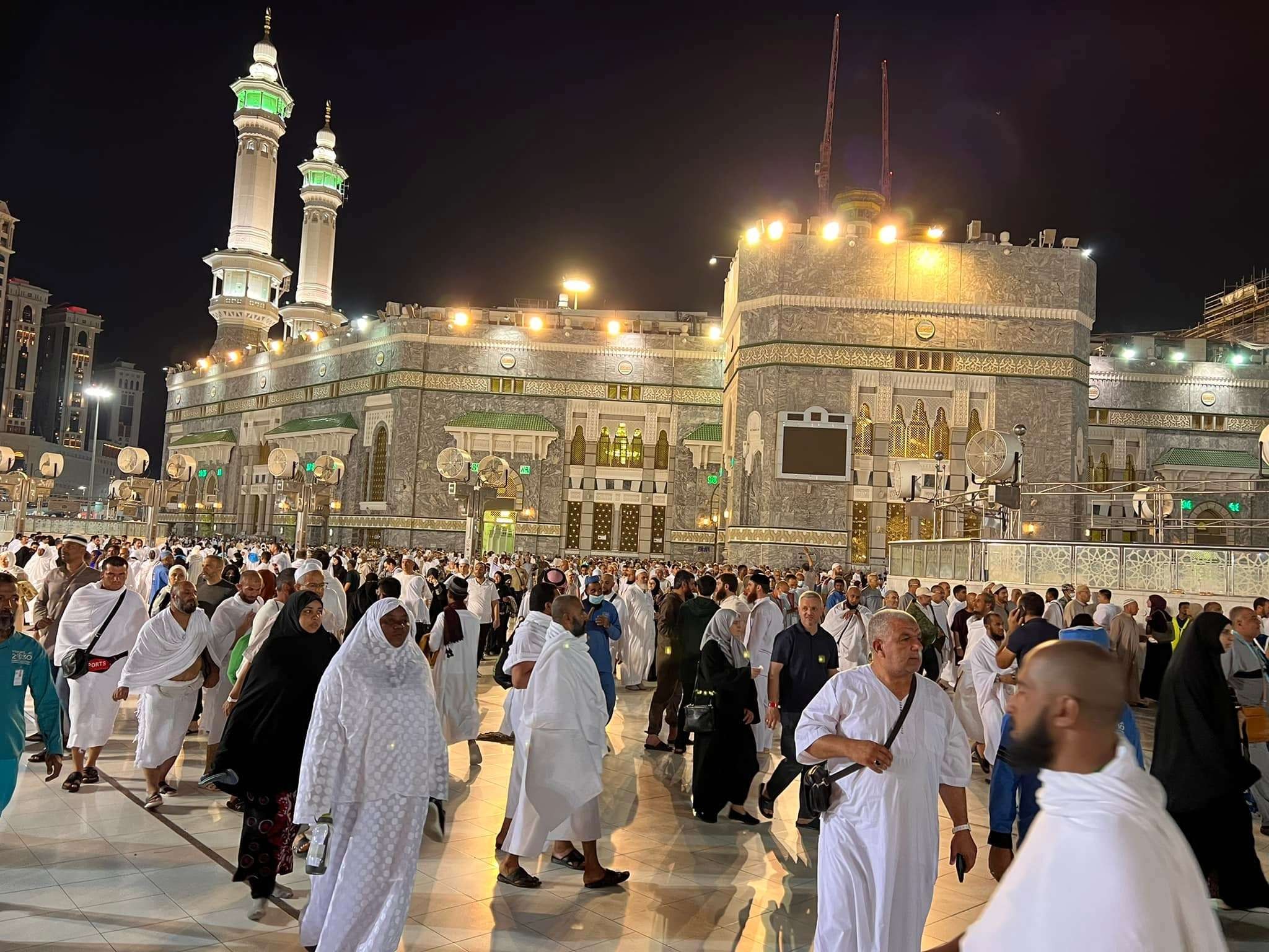 Kesibukan saat Subuh di Masjidil Haram, Makkah, saat musim haji. (Foto:ulil abshar abdalla)